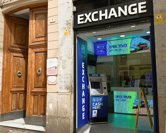 Oficina de cambio de moneda extranjera de Global Exchange ubicada en la calle Larios 7 de Málaga