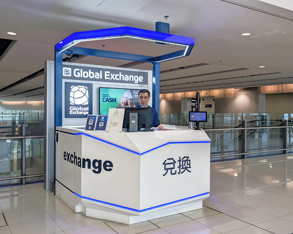 Oficina de cambio de moneda extranjera de Global Exchange ubicada en el aeropuerto internacional de Hong Kong, en Hong Kong.
