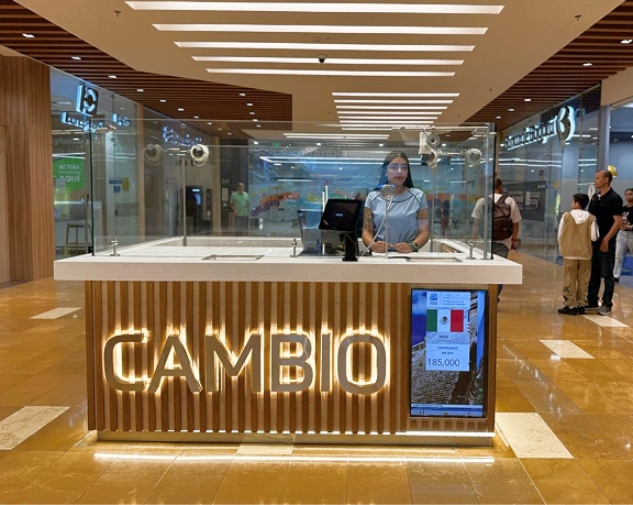 Globo Cambio currency exchange office located on the third floor of the Arkadia shopping center in Medellin.