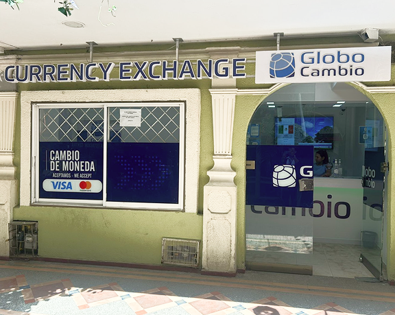 A currency exchange branch of Globo Cambio located in the centre of Santa Marta (Colombia)