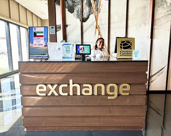 Oficina de cambio de moneda extranjera de Globo Cambio, ubicada en el Hotel RIU Kukulkan, en Cancún (México)