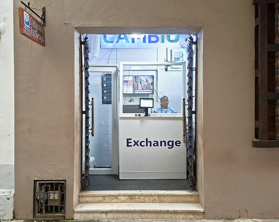 Foreign currency exchange office of Globo Cambio located in the centre of Cartagena de Indias, Colombia.