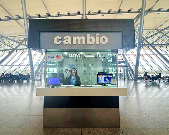 Oficina de cambio de moneda extranjera de Global Exchange ubicada en el aeropuerto internacional de Carrasco, Montevideo (Uruguay)
