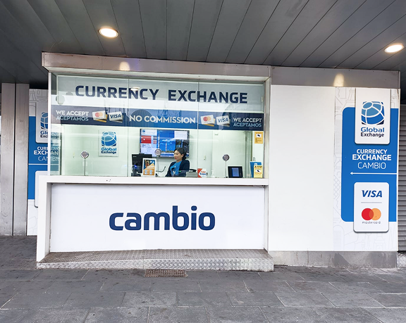 Una oficina para cambiar moneda extranjera de Global Exchange ubicada en el aeropuerto de Barcelona - El Prat terminal 2C