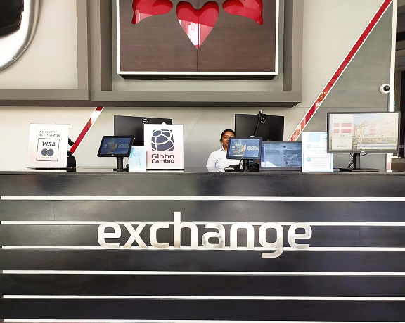 Oficina de cambio de moneda extranjera de Globo Cambio, ubicada en el hotel RIU Cancún, en Cancún (México)