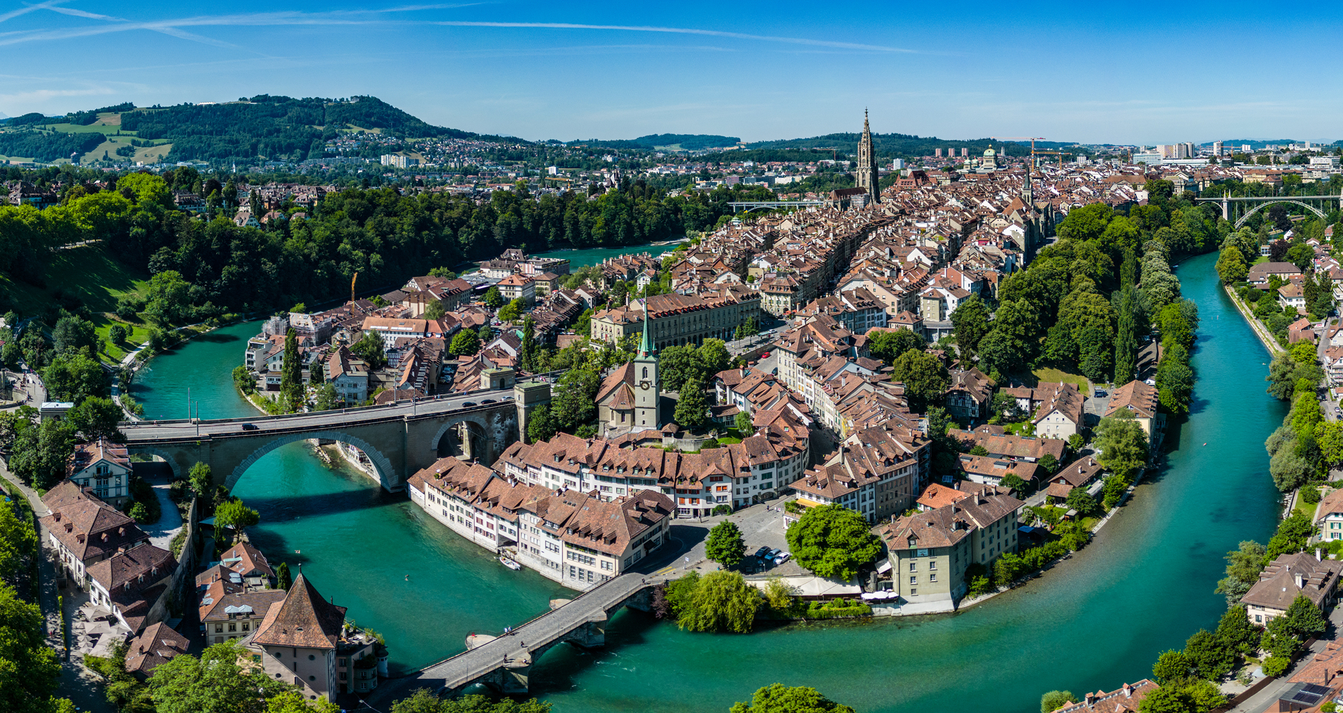 Ciudad de Berna en Suiza desde arriba. Vista aérea de la ciudad capital. Ciudad de Berna en Suiza desde arriba. Vista aérea de la ciudad capital.