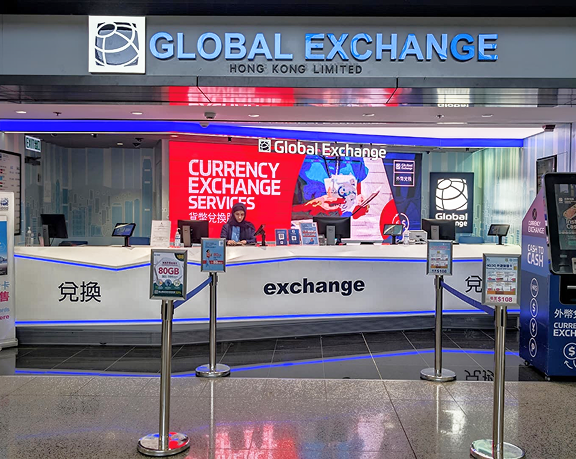 Oficina de cambio de moneda extranjera de Global Exchange ubicada en el aeropuerto internacional de Hong Kong, en Hong Kong