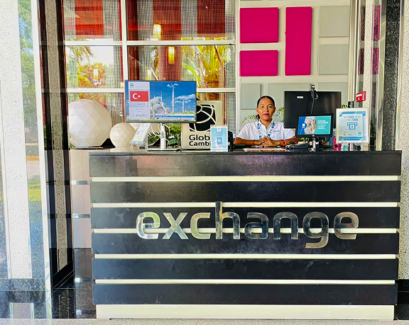 Oficina de cambio de moneda extranjera de Globo Cambio, ubicada en el hotel RIU Yucatán, en Playa del Carmen (México)