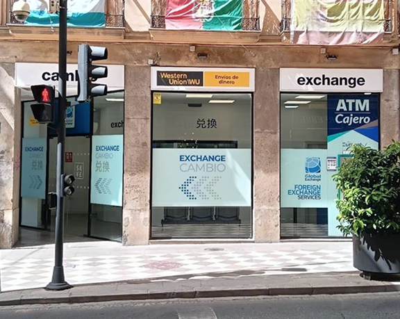 A branch for currency exchange of Global Exchange located at the corner of number 31 on Reyes Católicos street in Granada. The foreign currency exchange office of Global Exchange located at the corner of number 31 on Reyes Católicos street in Granada.