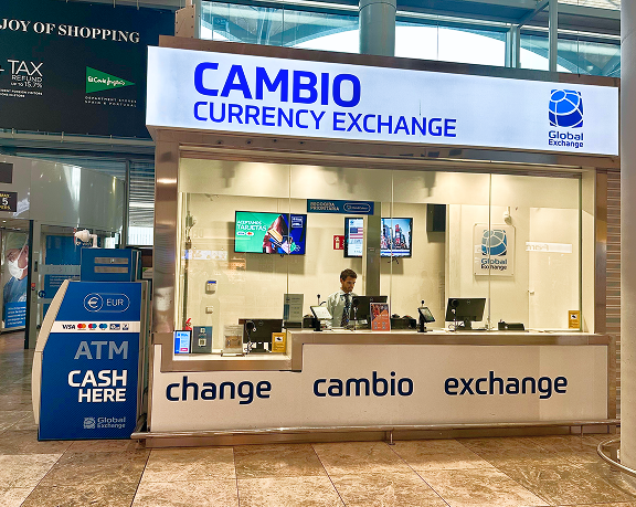 La oficina de cambio de moneda extranjera de Global Exchange, ubicada en la zona de llegadas planta 0 del aeropuerto de Alicante - Elche Oficina para cambiar moneda en el aeropuerto de Alicante-Elche zona de llegadas. Global Exchange
