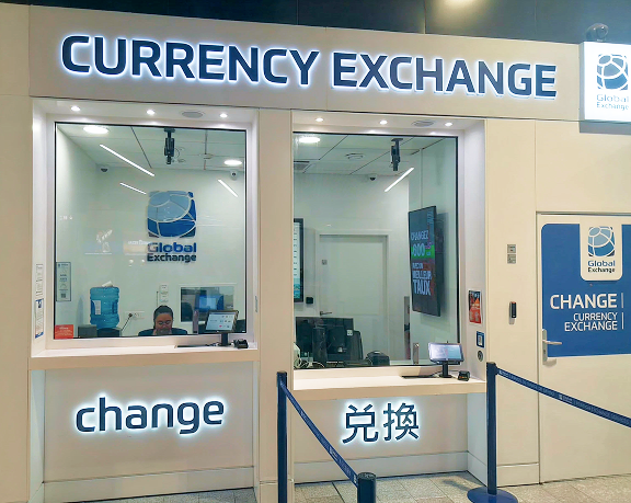 Oficina de cambio de moneda de Global Exchange ubicada en el aeropuerto de Charles de Gaulle (París)