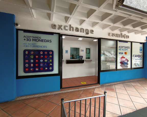 Oficina de cambio de moneda extranjera de Globo Cambio, ubicada en el Centro Comercial Plaza del Sol (México)