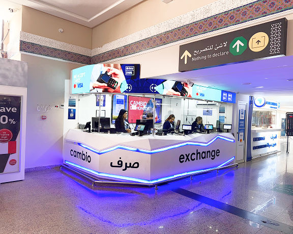 Bureau de change de monnaie étrangère de Global Exchange situé à l'aéroport international Ibn Batouta de Tanger (Maroc)