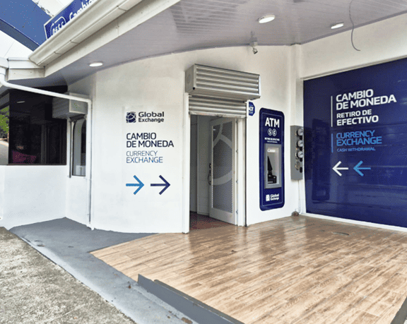 Oficina de cambio de moneda junto al hotel El Faro en Quepos
