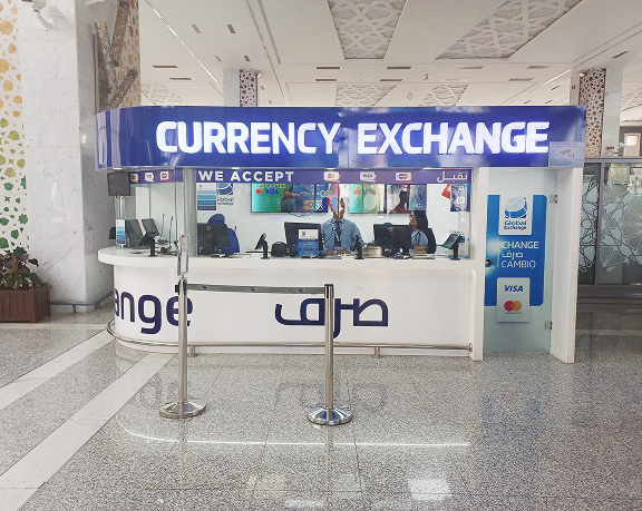 Bureau de change de monnaie étrangère de Global Exchange situé à l'aéroport international de Saïss, Fès (Maroc)