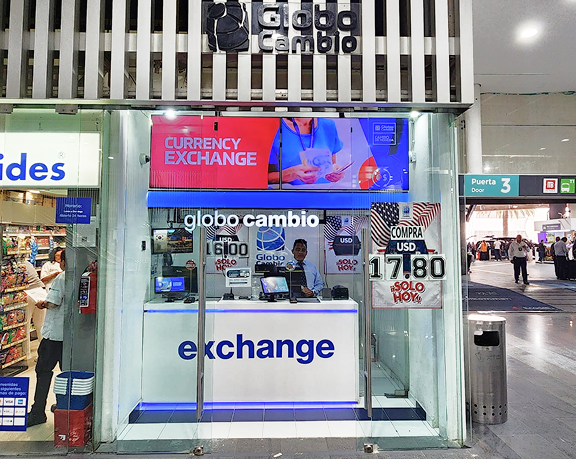 Oficina de cambio de moneda extranjera de Globo Cambio, ubicada en el aeropuerto Internacional de la Ciudad de México