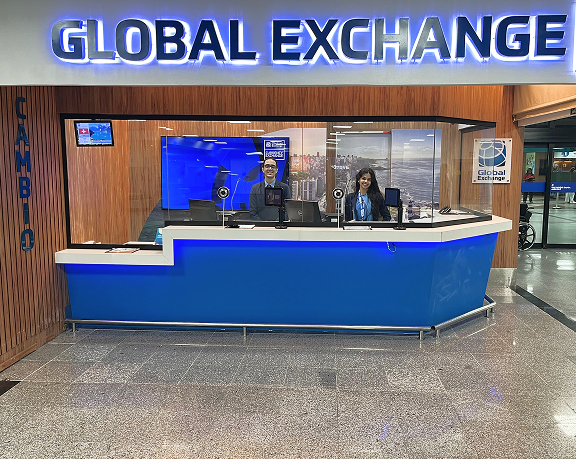 Oficina para cambiar moneda extranjera de Global Exchange ubicada en el aeropuerto internacional de Salvador (Brasil)