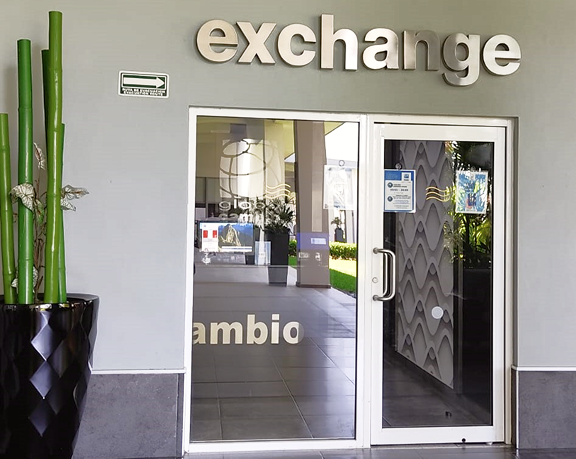 Foreign currency exchange office located at the RIU Dunamar Hotel (Cancún, Quintana Roo)