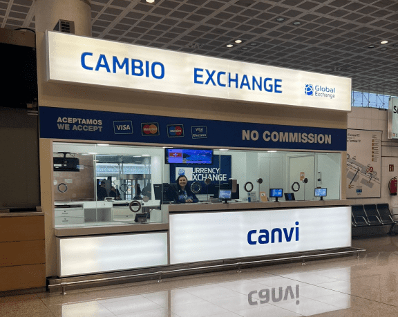 Oficina de cambio de moneda de Global Exchange ubicada en la Terminal 2A del aeropuerto de Barcelona - El Prat
