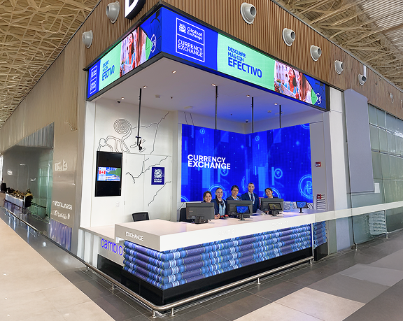 Oficina de cambio de moneda de Global Exchange ubicado en el aeropuerto de Lima (Perú)