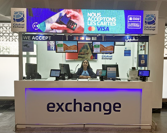 Bureau de change de monnaie étrangère de Global Exchange situé à l'aéroport international Mohammed V de Casablanca (Maroc)
