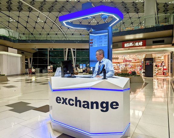 Oficina de cambio de moneda extranjera de Global Exchange ubicada en el aeropuerto internacional de Hong Kong, en Hong Kong.