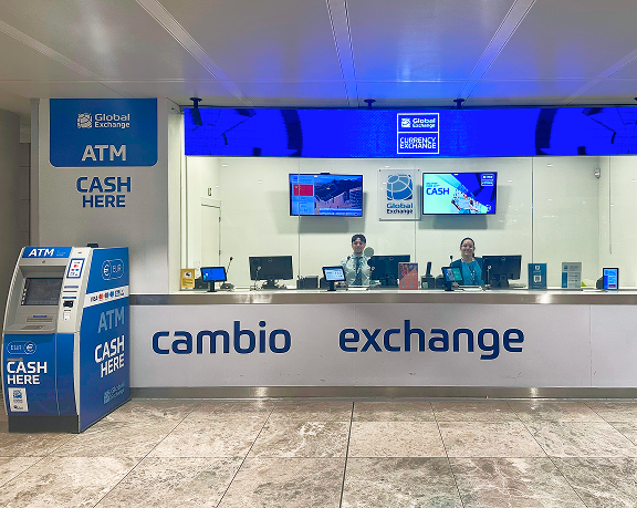 La oficina para cambiar moneda de Global Exchange ubicada en el aeropuerto de Alicante, planta 0, frente a las cintas. Oficina de cambio de moneda extranjera en el aeropuerto de Alicante - Elche, ubicada frente a las cintas de la planta 0