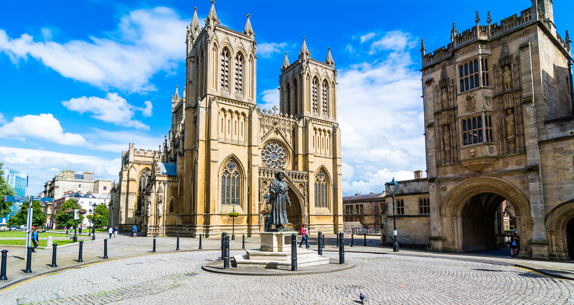 La histórica Catedral de Bristol con su impresionante arquitectura gótica. La histórica Catedral de Bristol con su impresionante arquitectura gótica.