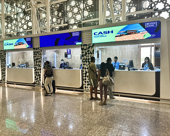 Bureau de change de monnaie étrangère de Global Exchange situé à l'aéroport international de Menara de Marrakech (Maroc)