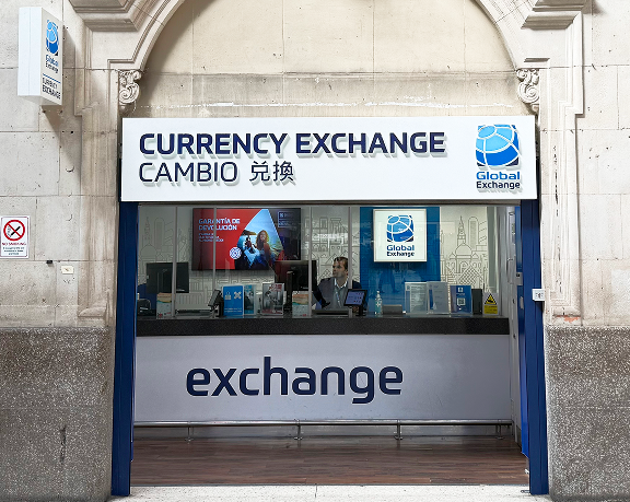 currency exchange office of Global Exchange located at the adjacent platform 15, Victoria NR Station, London (United Kingdom)
