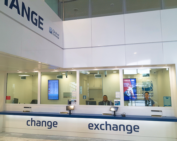 Oficina de cambio de moneda de Global Exchange ubicada en el aeropuerto de Charles de Gaulle