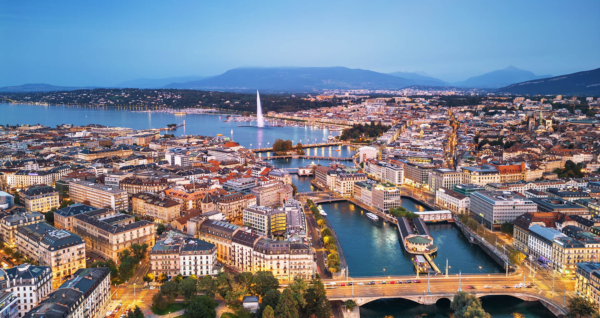 Vista panorámica de Ginebra desde el Lago Lemán, Suiza.