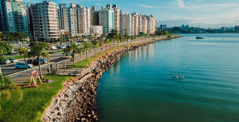Bahía de la playa de Florianópolis (Brasil) Bahía de la playa de Florianópolis (Brasil)