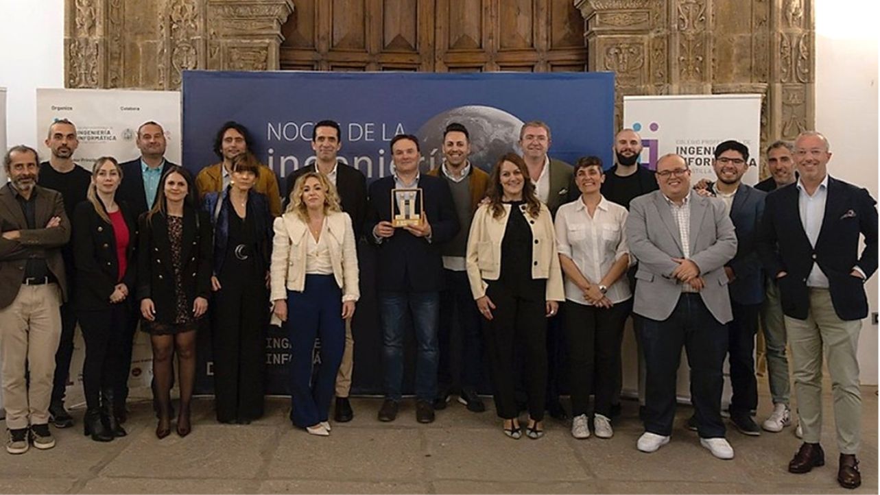 Parte del equipo de Global Exchange Tecnologías Digitales (GETD) en la entrega del premio.