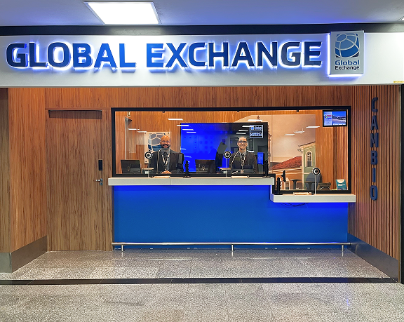 Oficina para cambiar moneda extranjera de Global Exchange ubicada en el Aeropuerto Internacional de Salvador (Brasil)