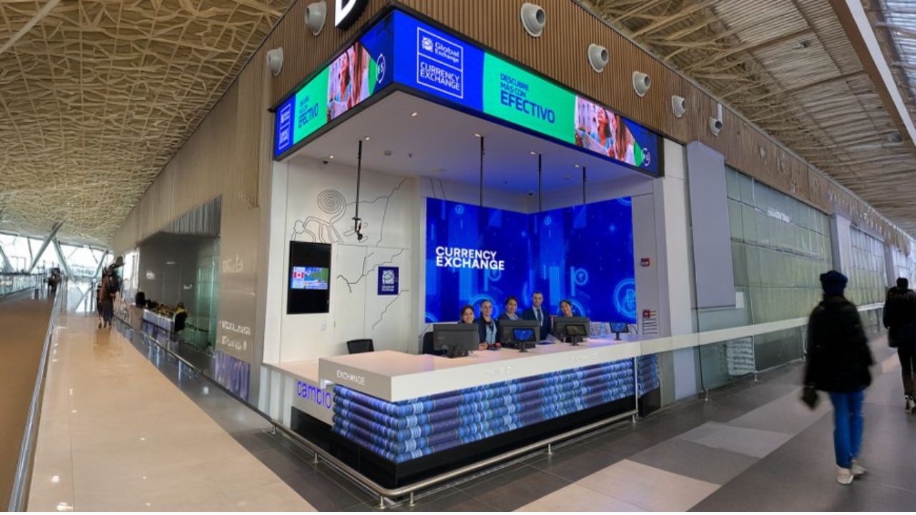 Una de las oficinas de cambio de moneda de Global Exchange en el nuevo Aeropuerto Internacional Jorge Chávez de Lima (Perú).