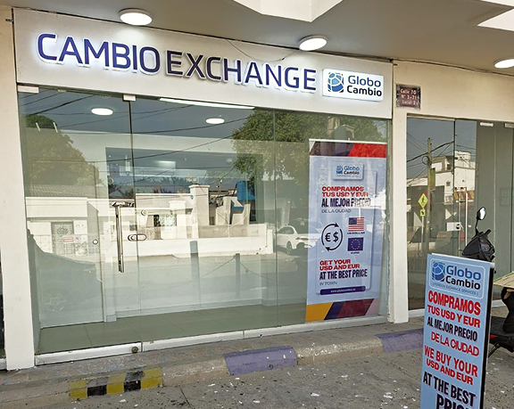 Globo Cambio currency exchange office located in the Crespo neighborhood of Cartagena de Indias, Colombia.