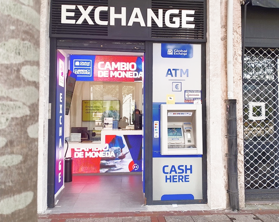 Una oficina de cambio de moneda de Global Exchange, ubicada en la Alameda de Mazarredo, frente al Guggesheim