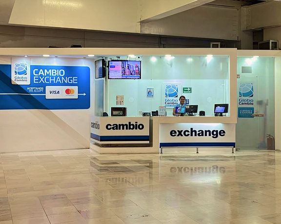 Oficina de cambio de moneda de Globo Cambio en el aerpuerto Internacional de Puerto Vllarta (México)